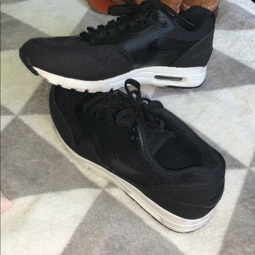 NIKE | black | Nike Air